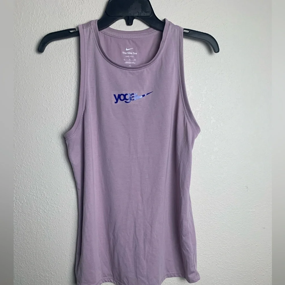 Nike Women's Size Small Yoga Athletic Tank Top Graphic Sleeveless Purple